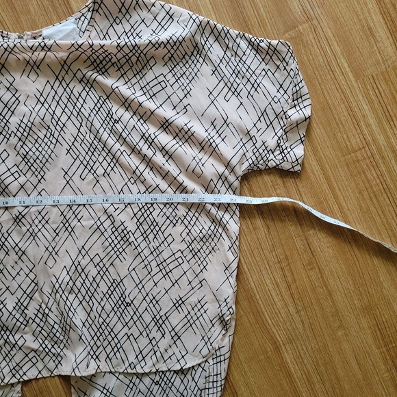 Line Pattern Shirt Womens Size Medium Pink Dusty Rose Background With Black Line - Picture 6 of 10